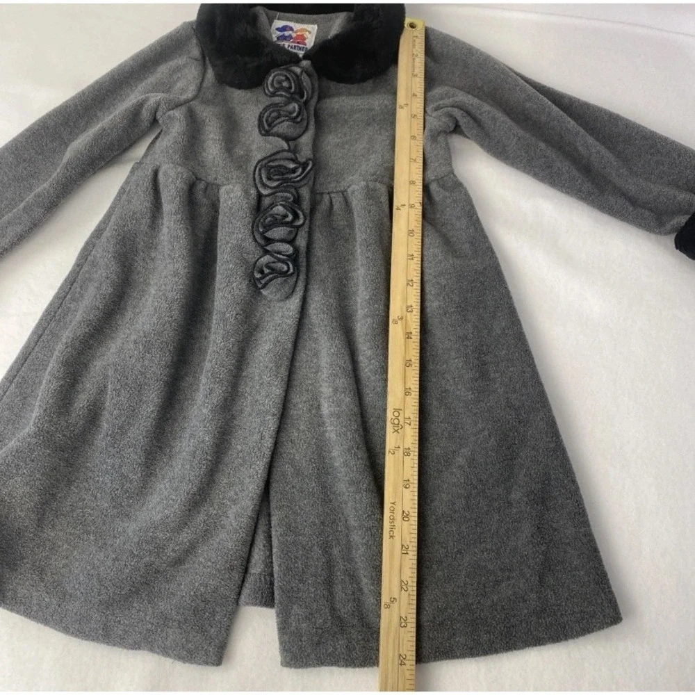 Pete's Partner Fleece Coat Kids 5/5 Gray Faux Fur Collar Rosette Trim Dress Coat